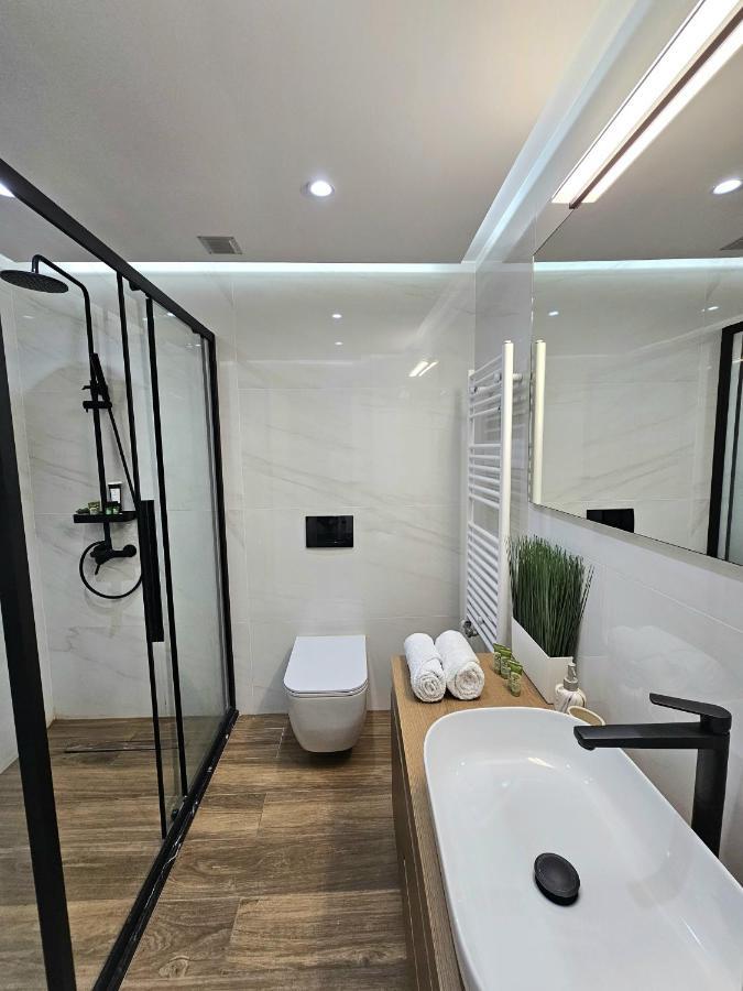 Modern Garden View Apt In Voula, Athens - Luxe Extérieur photo